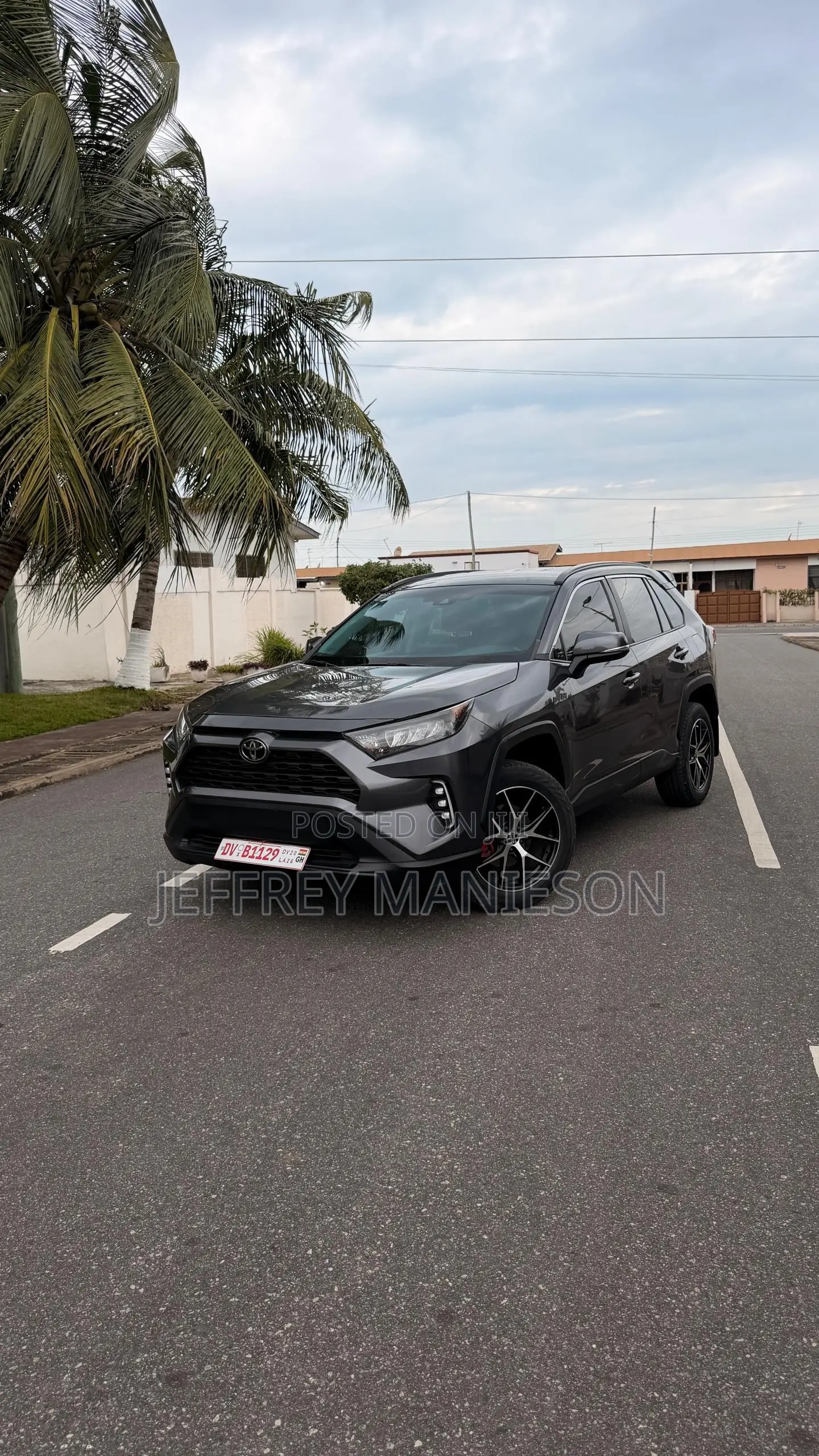 Toyota RAV4 XLE 2021 Gray