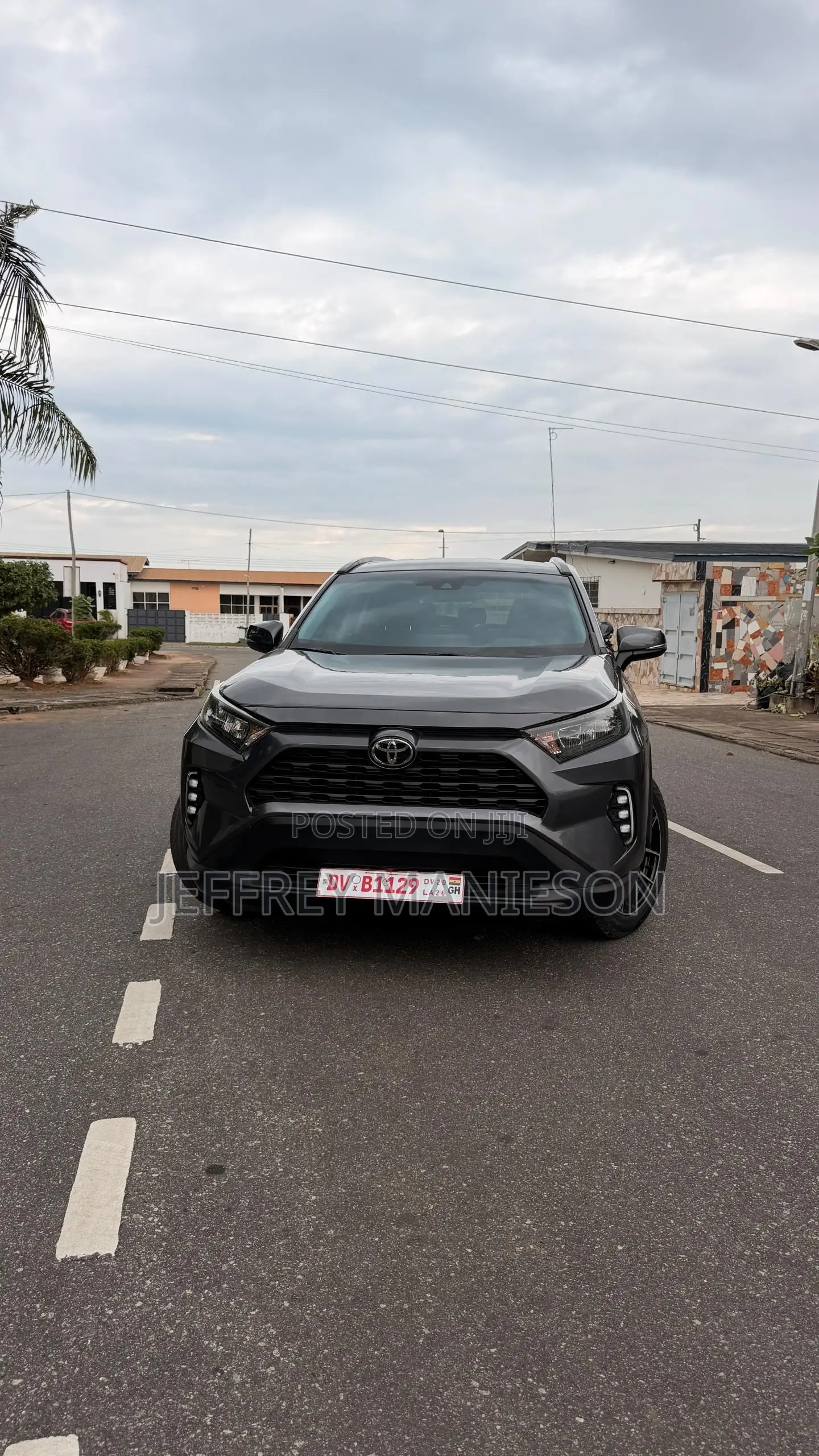 Toyota RAV4 XLE 2021 Gray