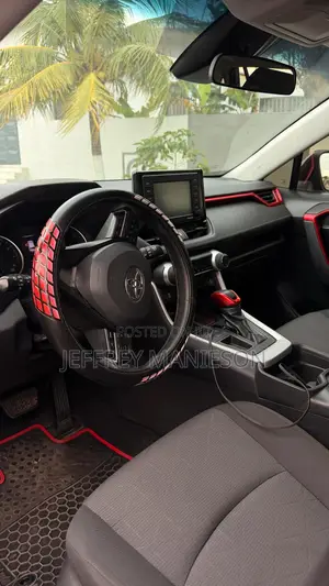 Toyota RAV4 XLE 2021 Gray