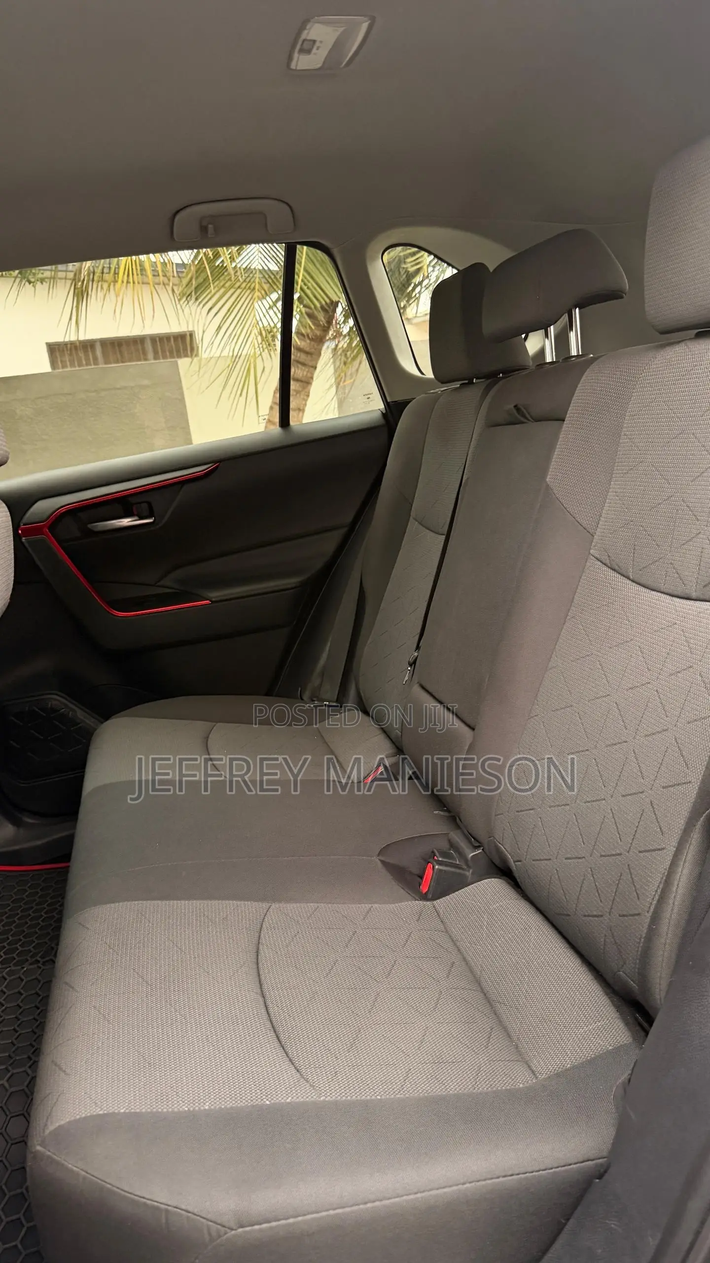 Toyota RAV4 XLE 2021 Gray