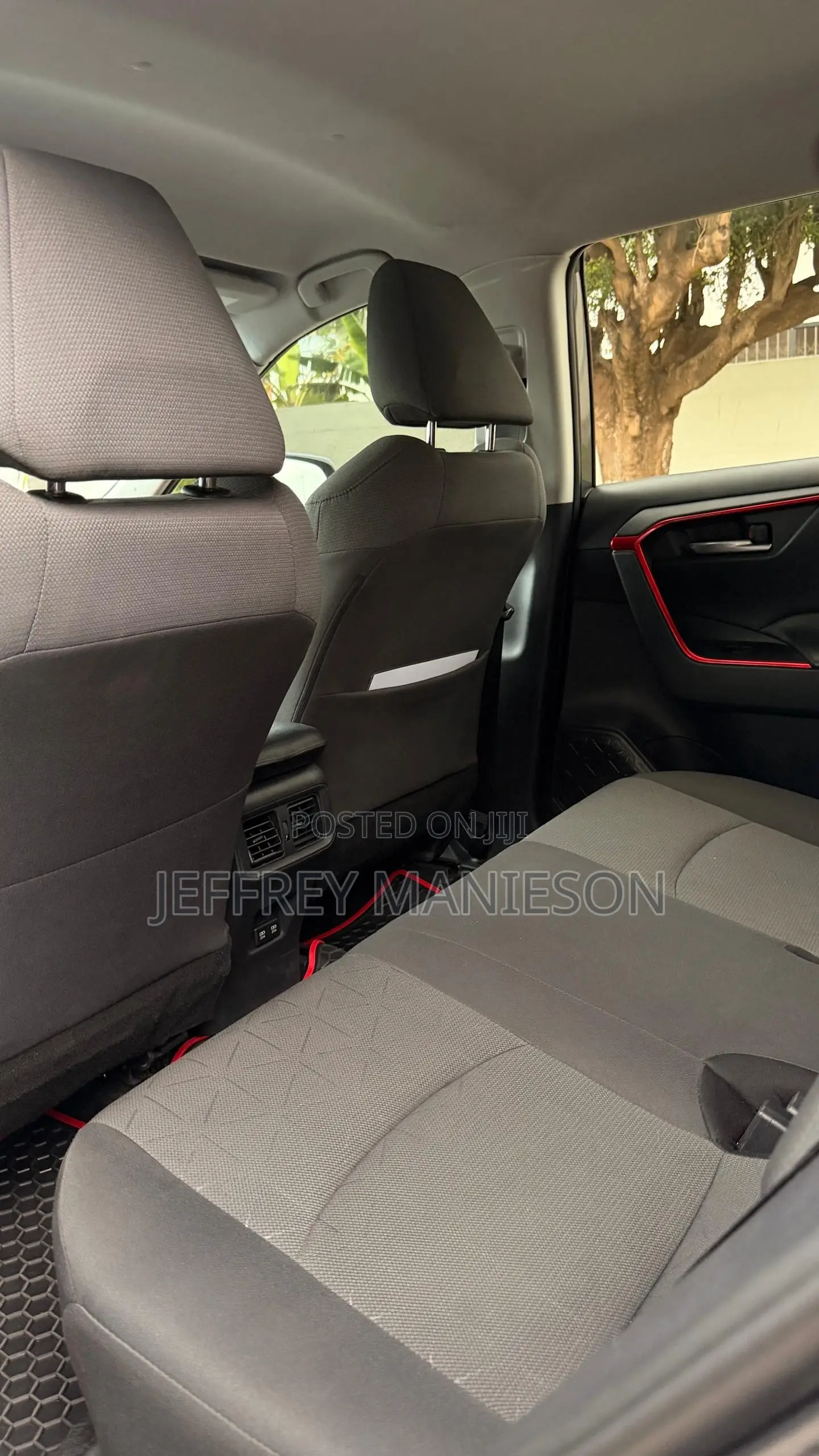 Toyota RAV4 XLE 2021 Gray