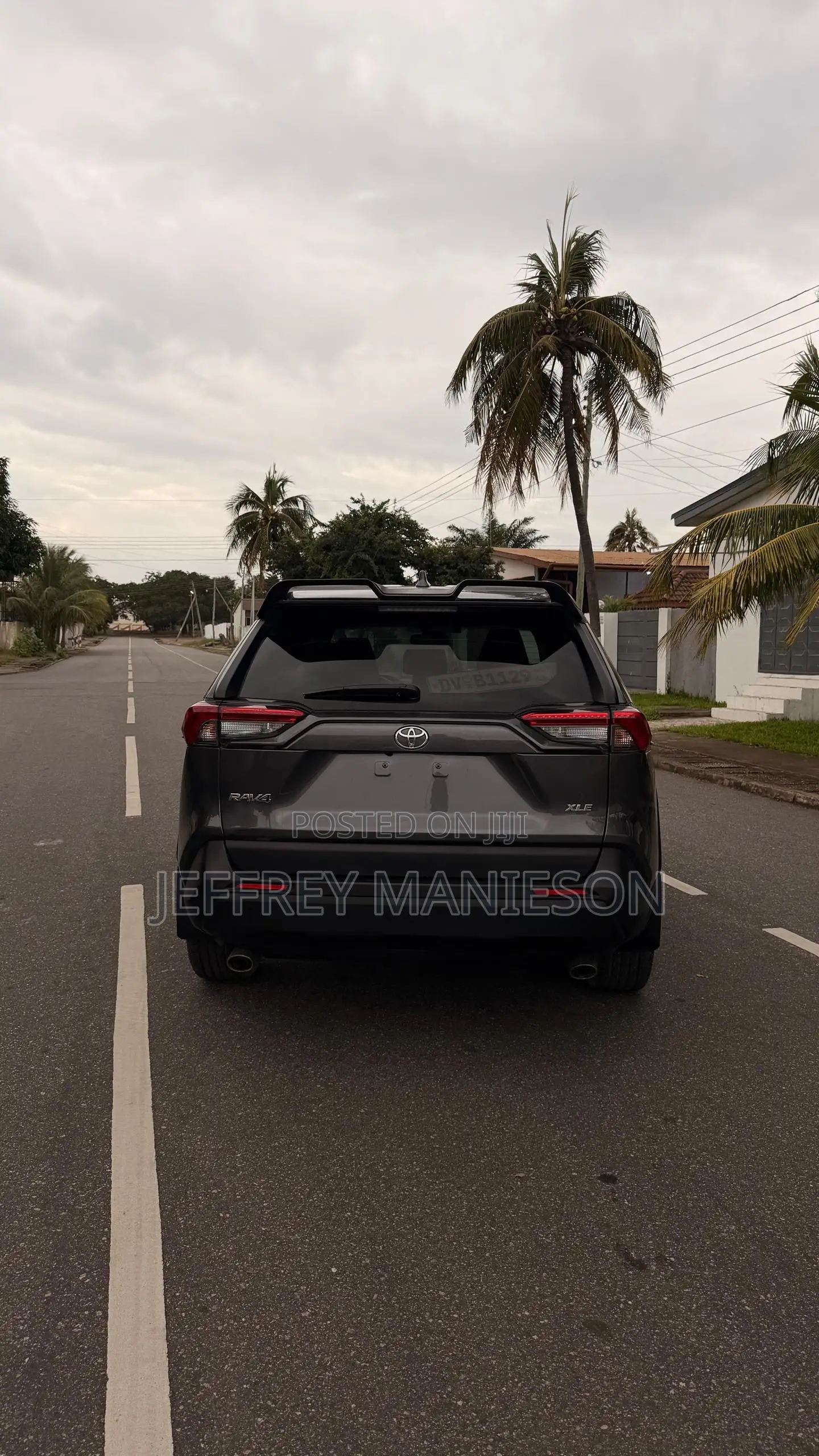 Toyota RAV4 XLE 2021 Gray