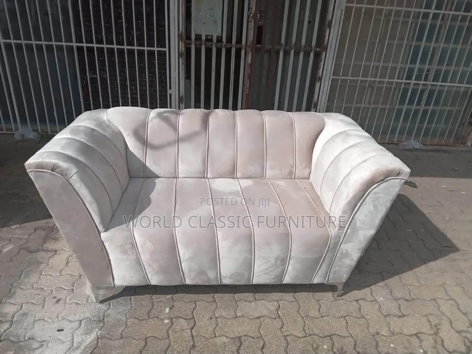 Luxury Modern Velvet 2-Seater Sofa – Elegant Comfortable