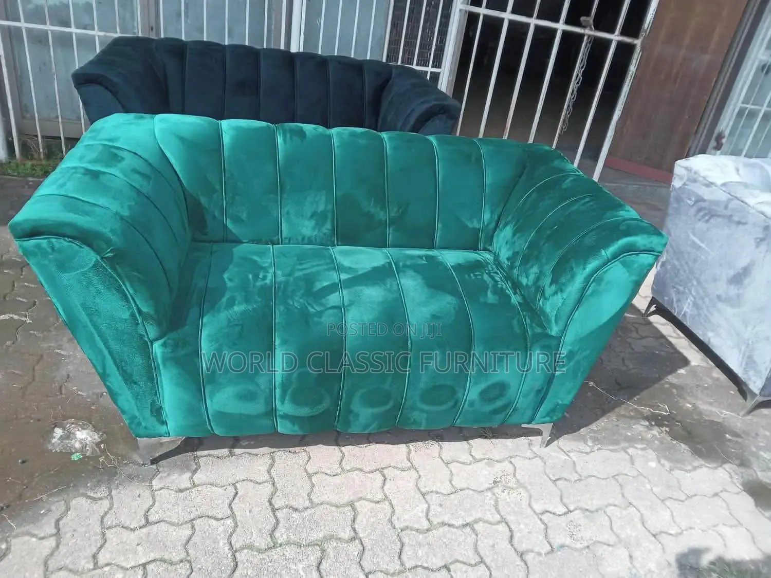Luxury Modern Velvet 2-Seater Sofa – Elegant Comfortable