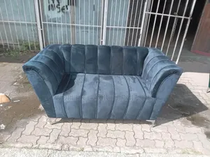 Luxury Modern Velvet 2-Seater Sofa – Elegant Comfortable