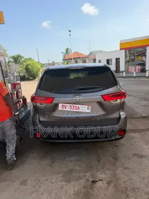 Toyota Highlander LE 4x2 (2.7L 4cyl 6A) 2017