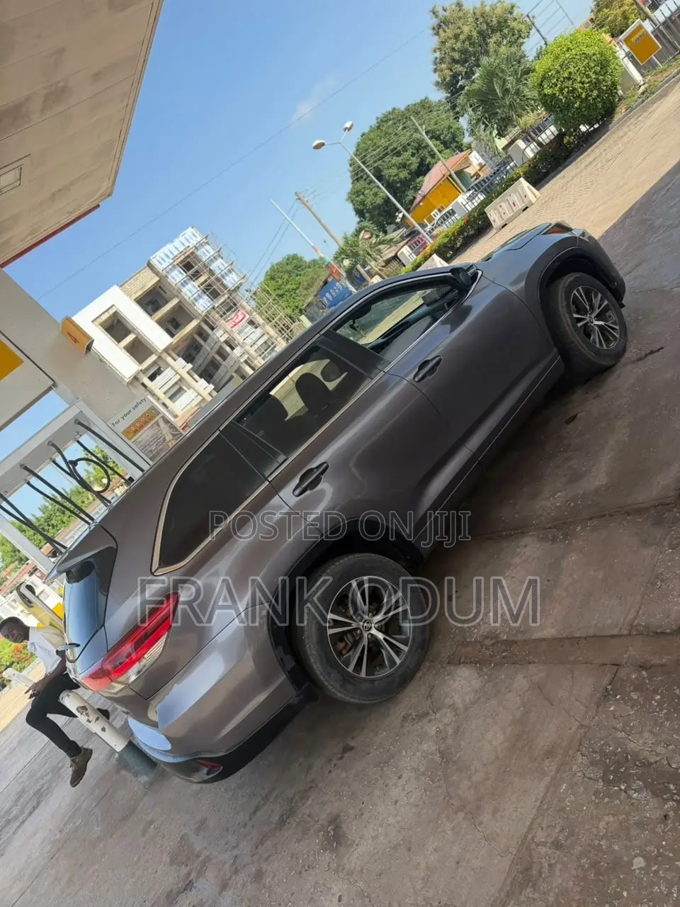 Toyota Highlander LE 4x2 (2.7L 4cyl 6A) 2017