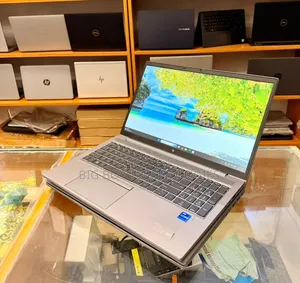 Laptop HP ZBook Firefly G8 16GB Intel Core i7 SSD 256GB