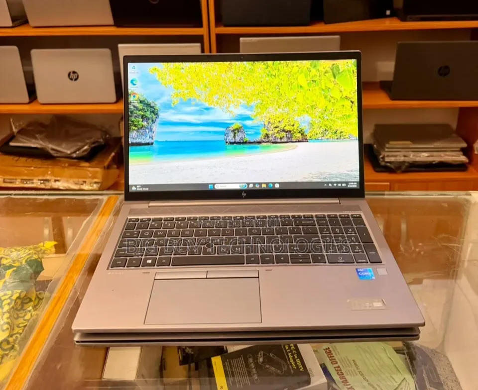 Laptop HP ZBook Firefly G8 16GB Intel Core i7 SSD 256GB