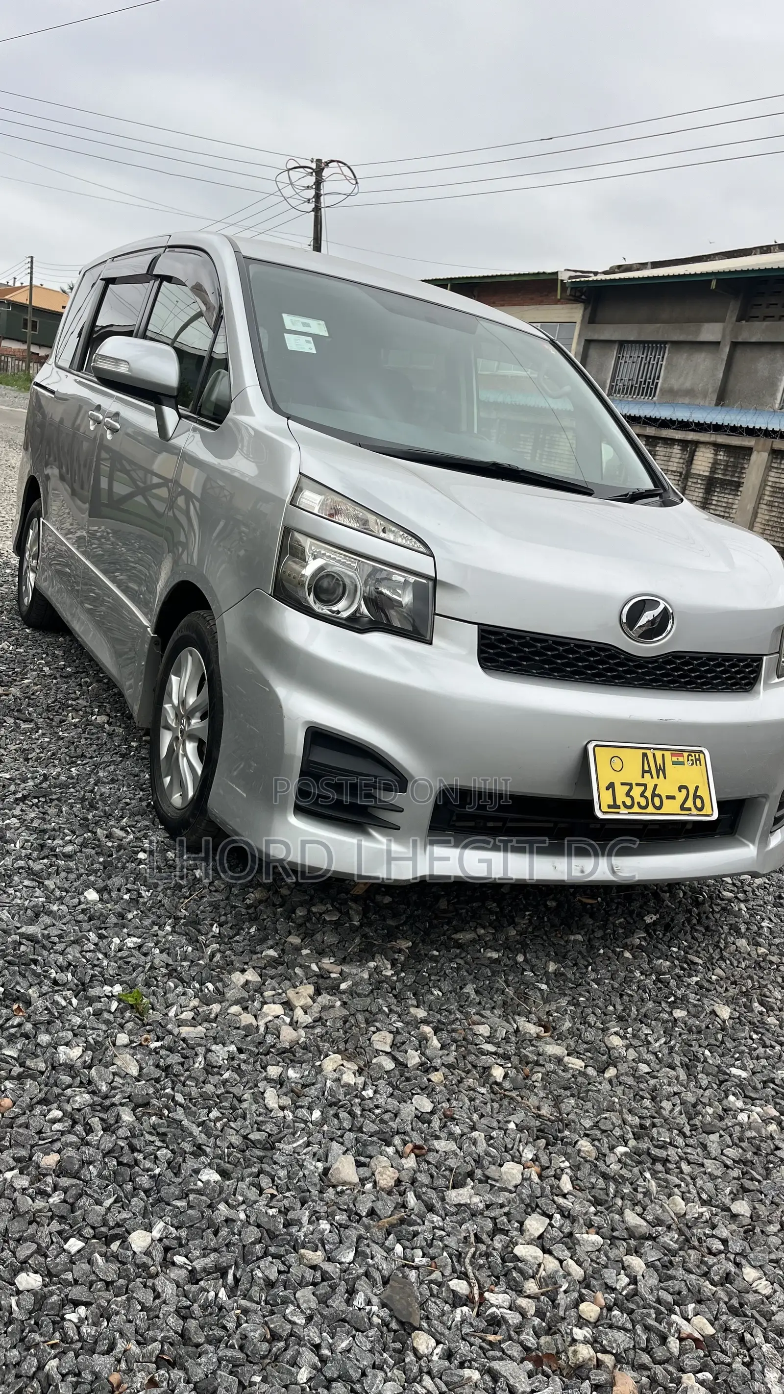 Toyota Voxy X L Edition 2WD 8-Seater 2012 Silver