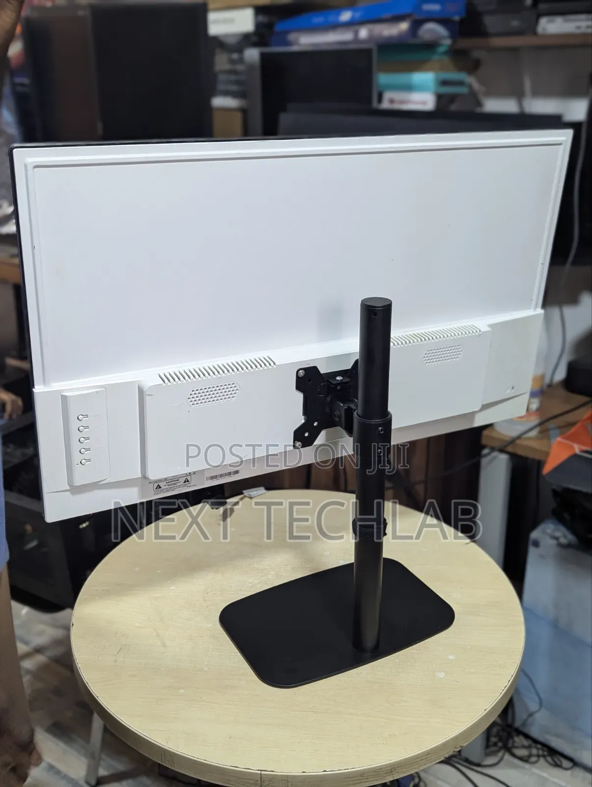 LG electriQ eiQ-32MFF144