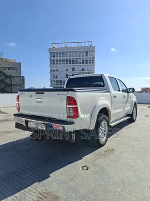 Toyota Hilux 2013 White