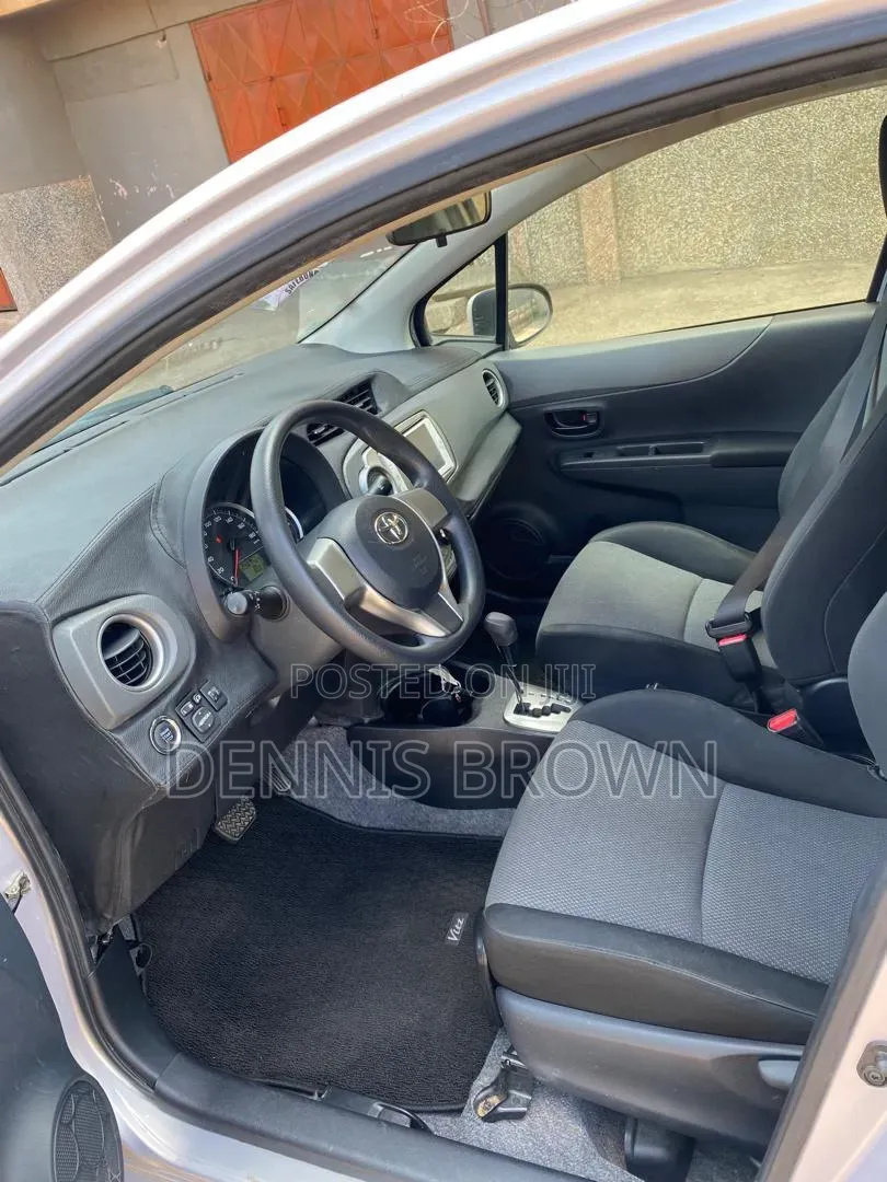 Toyota Vitz 1.3 AWD 3dr 2013 Silver