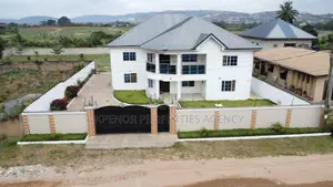 10bdrm House in Pokuase Kumasi Road, Accra Metropolitan for sale