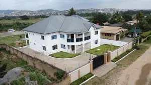 10bdrm House in Pokuase Kumasi Road, Accra Metropolitan for sale