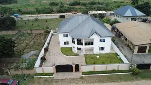 10bdrm House in Pokuase Kumasi Road, Accra Metropolitan for sale