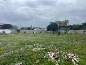 10bdrm House in Pokuase Kumasi Road, Accra Metropolitan for sale