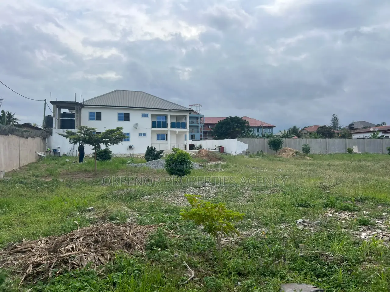 10bdrm House in Pokuase Kumasi Road, Accra Metropolitan for sale