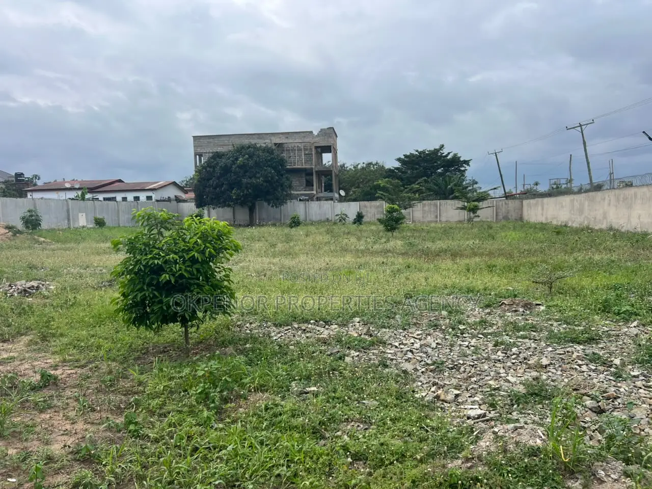10bdrm House in Pokuase Kumasi Road, Accra Metropolitan for sale