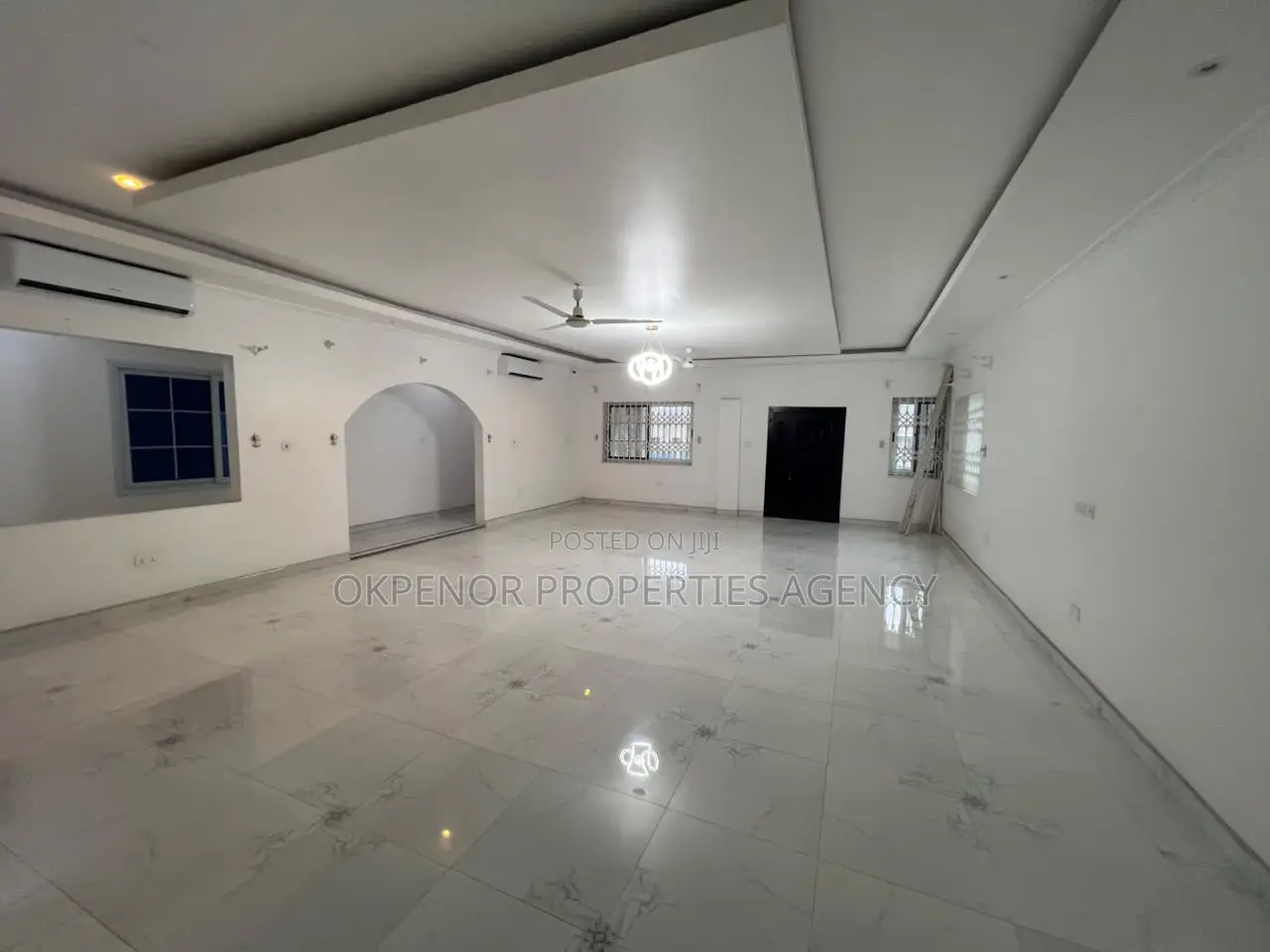 10bdrm House in Pokuase Kumasi Road, Accra Metropolitan for sale