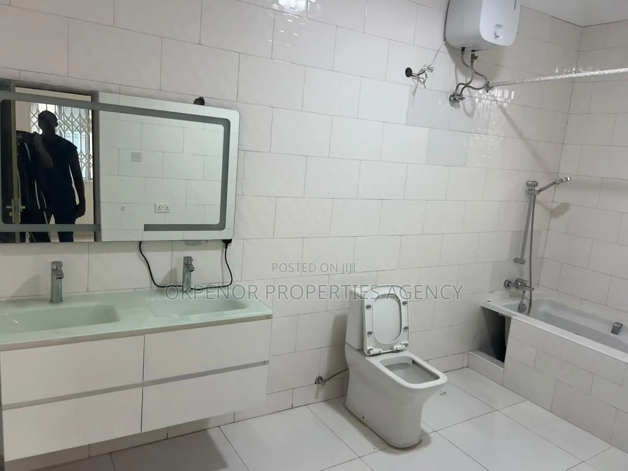 10bdrm House in Pokuase Kumasi Road, Accra Metropolitan for sale