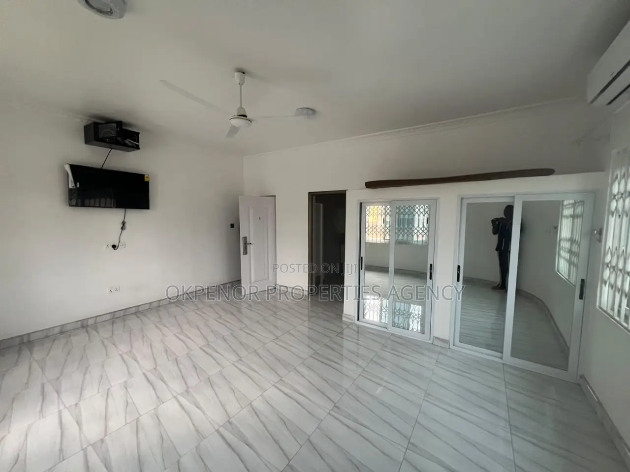 10bdrm House in Pokuase Kumasi Road, Accra Metropolitan for sale