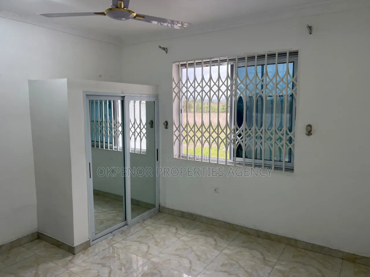 10bdrm House in Pokuase Kumasi Road, Accra Metropolitan for sale