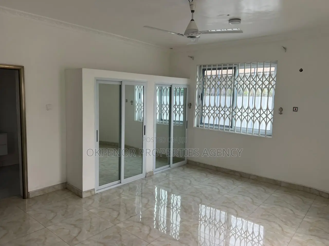 10bdrm House in Pokuase Kumasi Road, Accra Metropolitan for sale