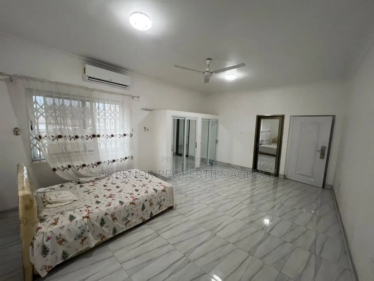 10bdrm House in Pokuase Kumasi Road, Accra Metropolitan for sale