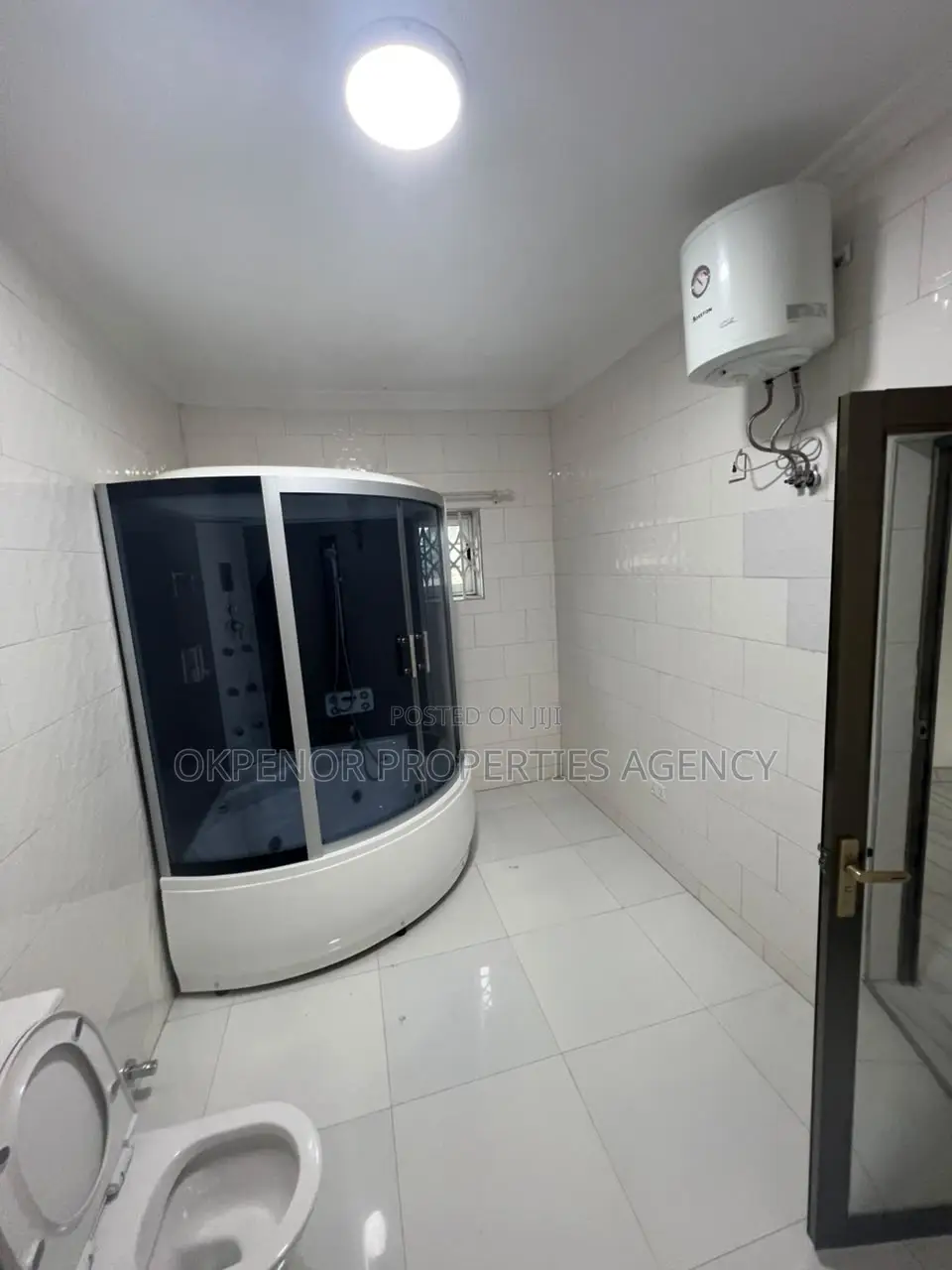 10bdrm House in Pokuase Kumasi Road, Accra Metropolitan for sale