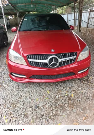 Mercedes-Benz 1733 2012 Red