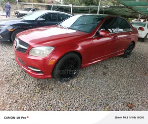 Mercedes-Benz 1733 2012 Red