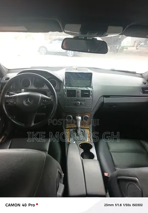 Mercedes-Benz 1733 2012 Red
