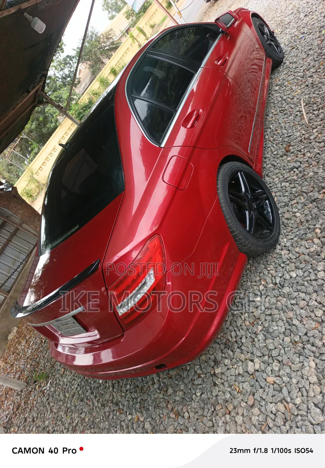 Mercedes-Benz 1733 2012 Red