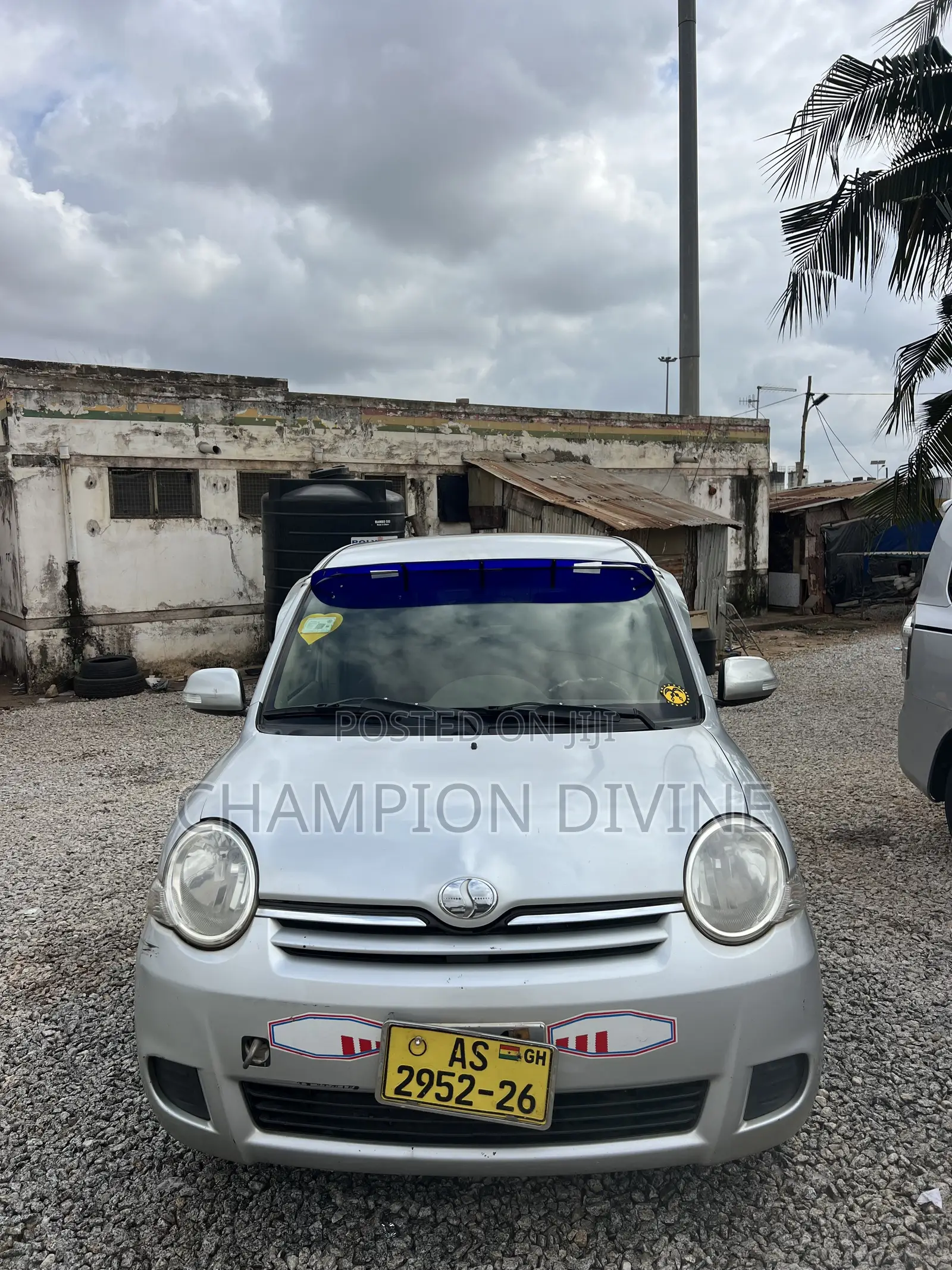 Toyota Sienta 2013 Silver