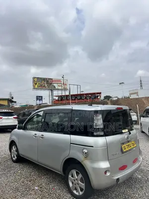 Toyota Sienta 2013 Silver