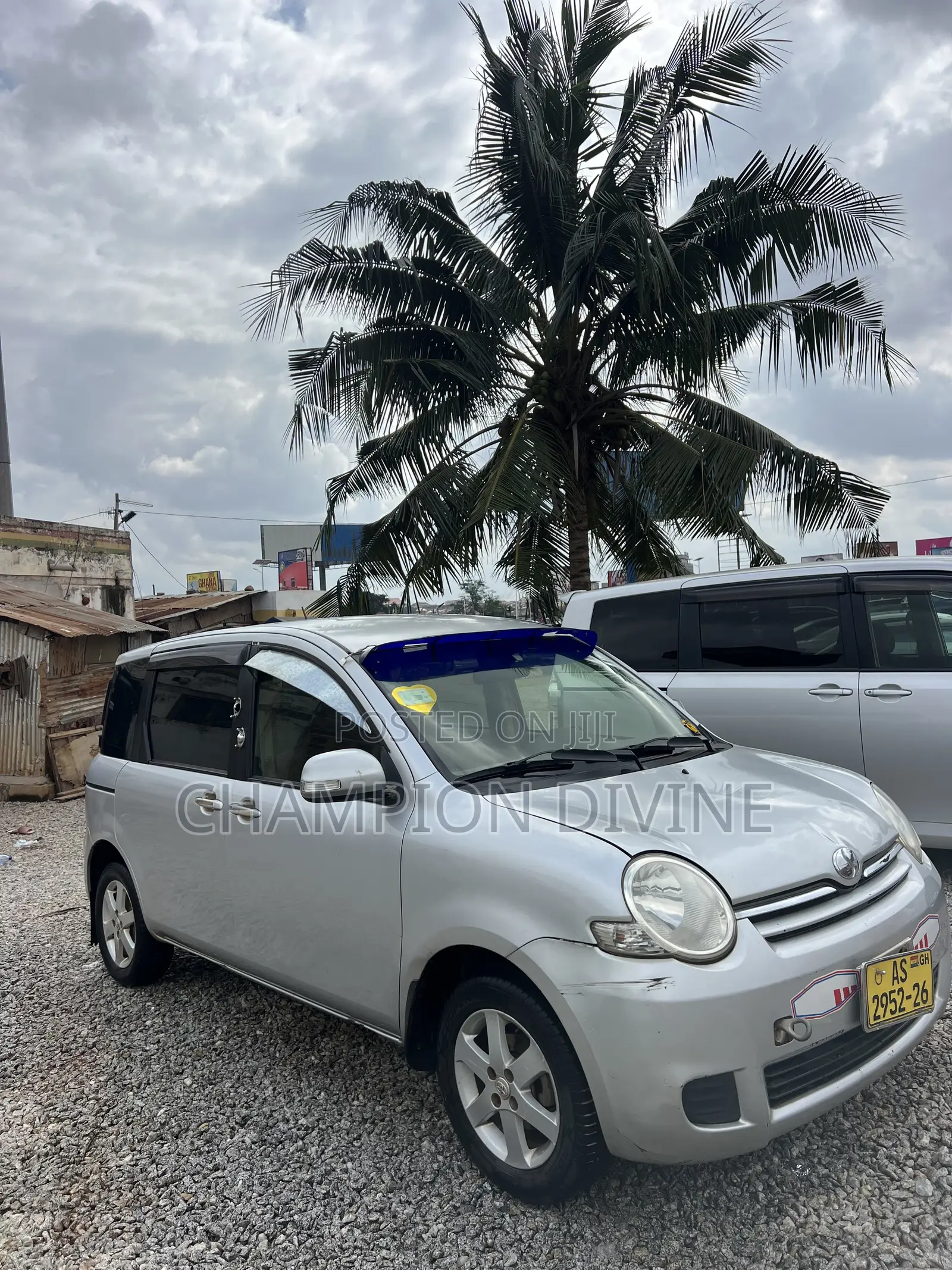 Toyota Sienta 2013 Silver