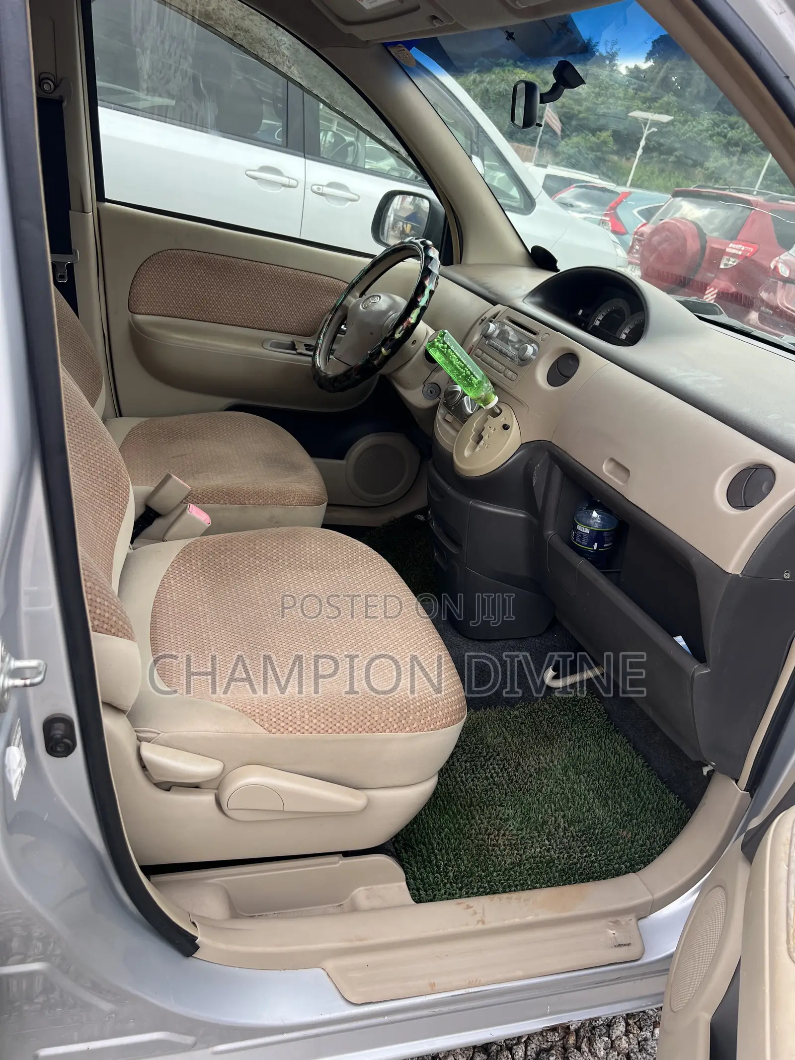 Toyota Sienta 2013 Silver