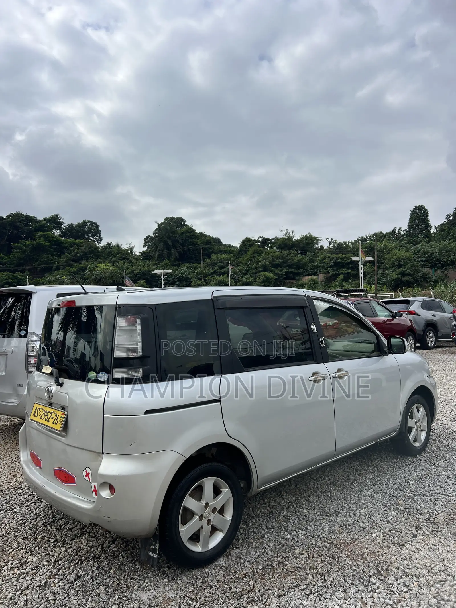 Toyota Sienta 2013 Silver