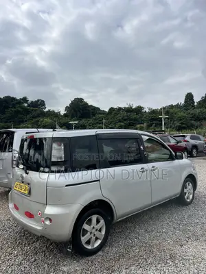 Toyota Sienta 2013 Silver
