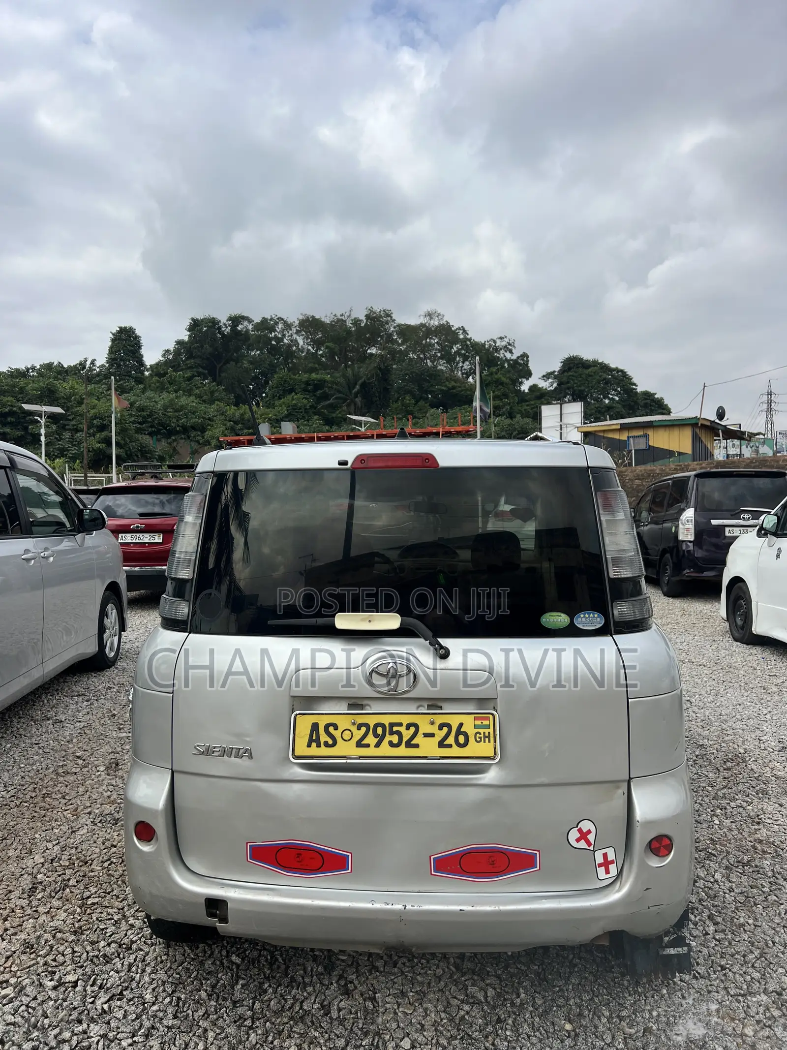 Toyota Sienta 2013 Silver