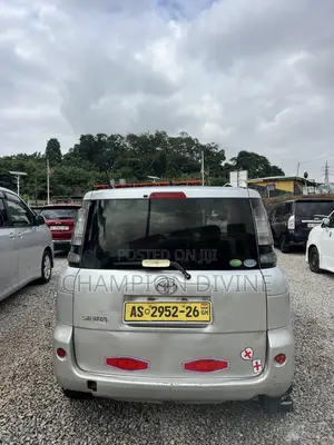 Toyota Sienta 2013 Silver