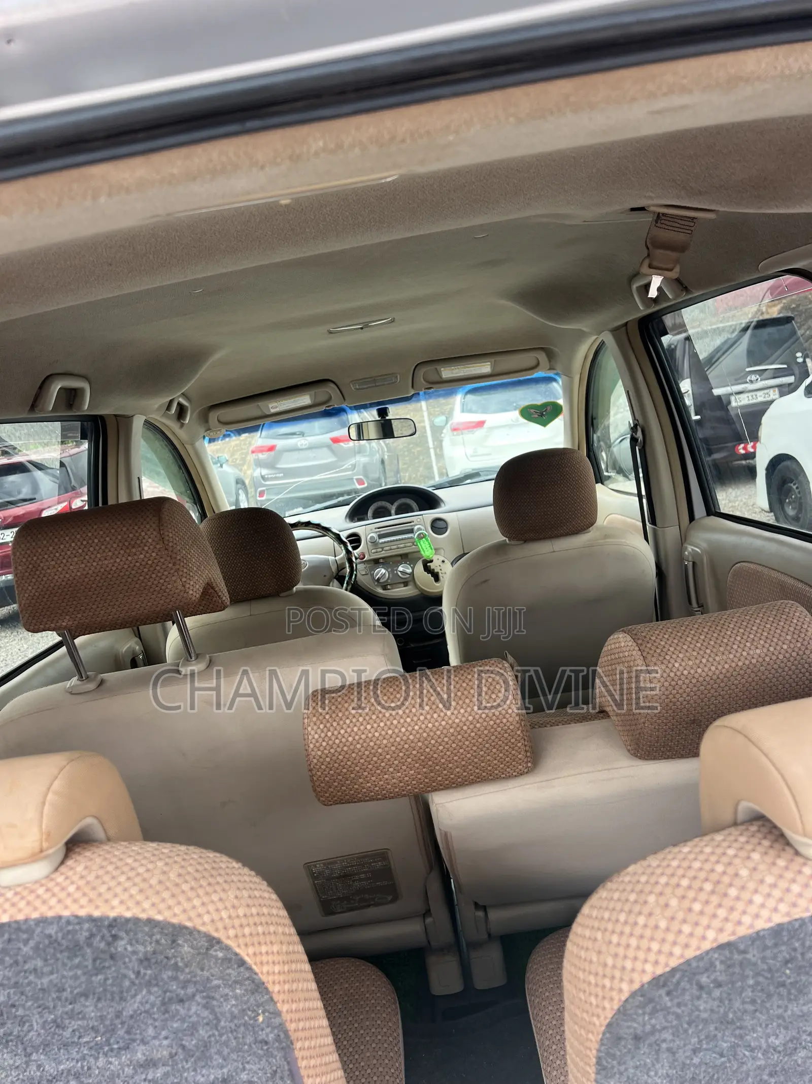 Toyota Sienta 2013 Silver