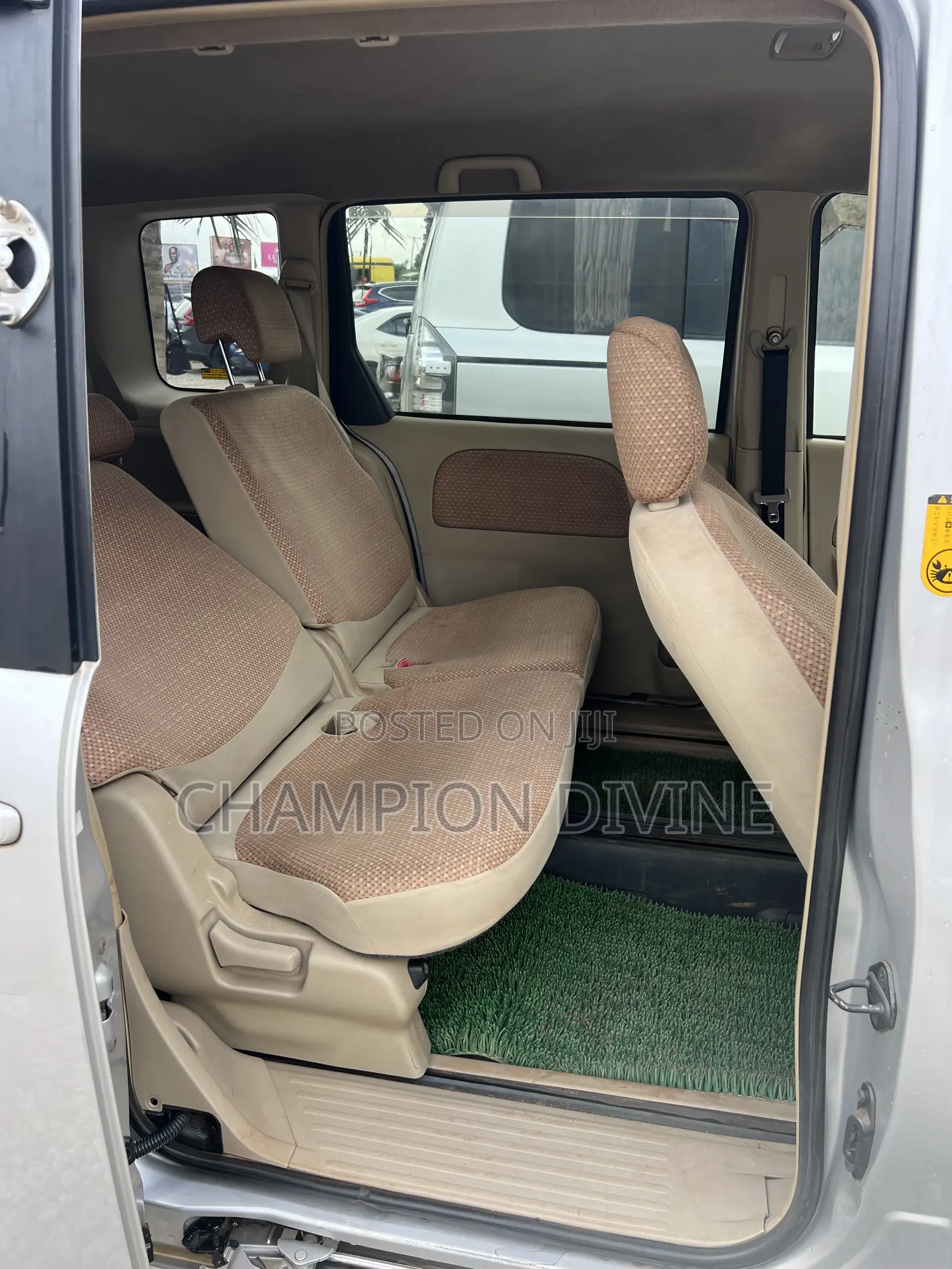 Toyota Sienta 2013 Silver