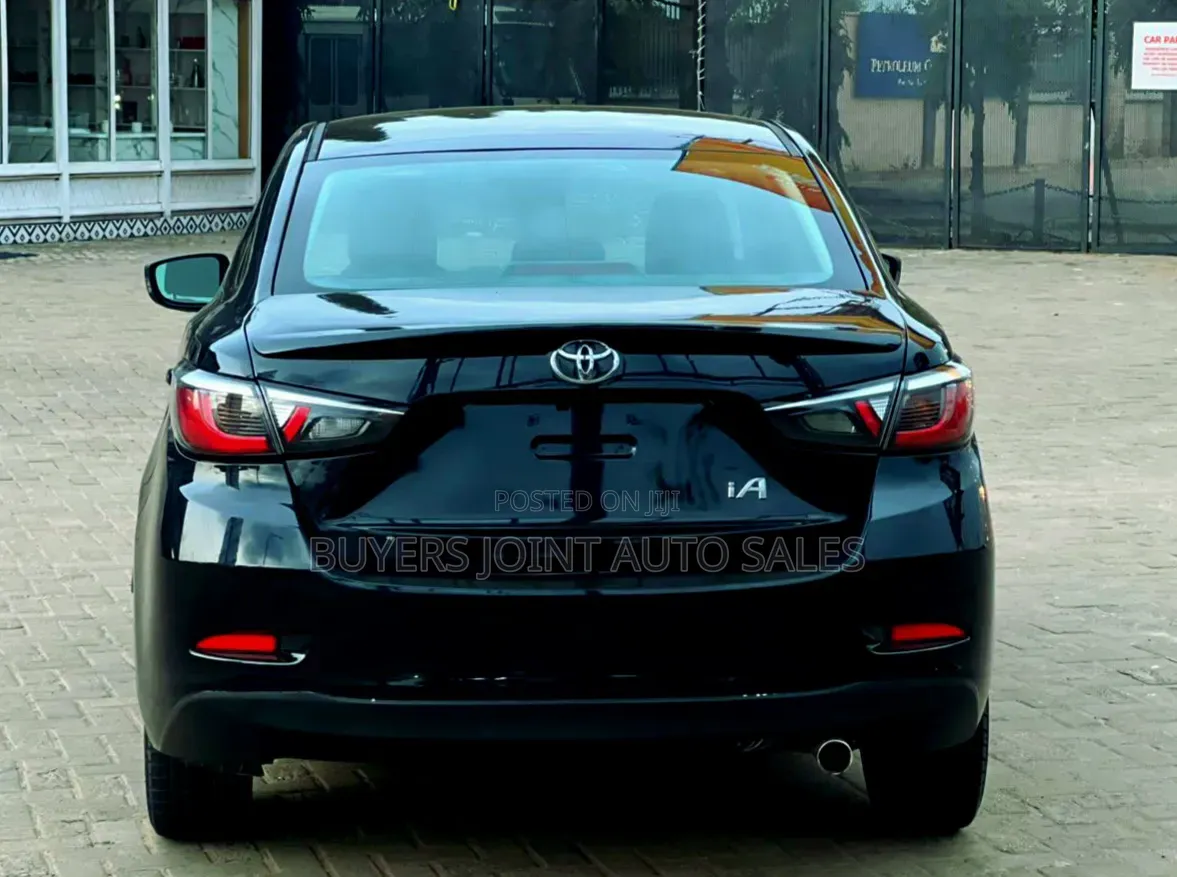 Toyota Yaris iA 1.5 FWD 2016 Black