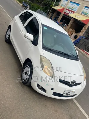 Toyota Vitz 1.0 FWD 3dr 2009 White
