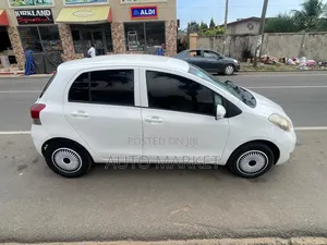 Toyota Vitz 1.0 FWD 3dr 2009 White