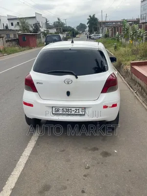 Toyota Vitz 1.0 FWD 3dr 2009 White