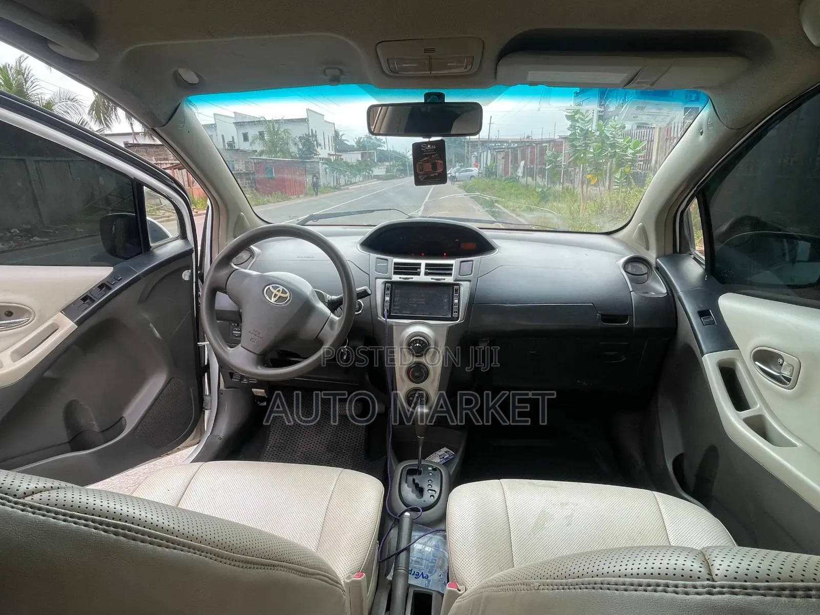 Toyota Vitz 1.0 FWD 3dr 2009 White