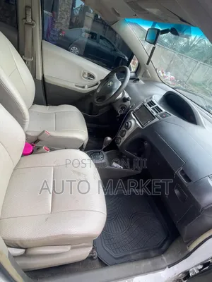 Toyota Vitz 1.0 FWD 3dr 2009 White